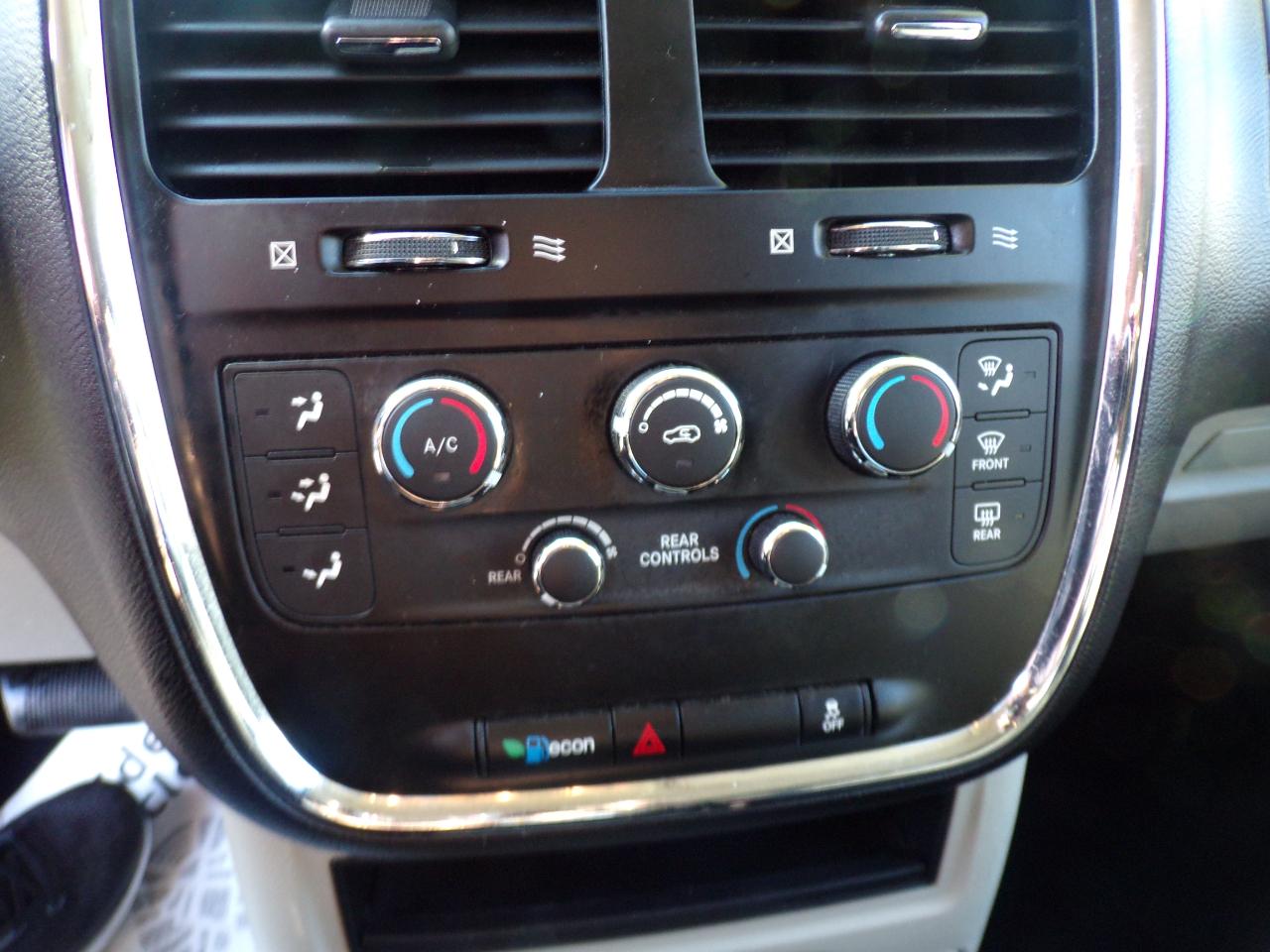 Dodge Grand Caravan SE 2012
