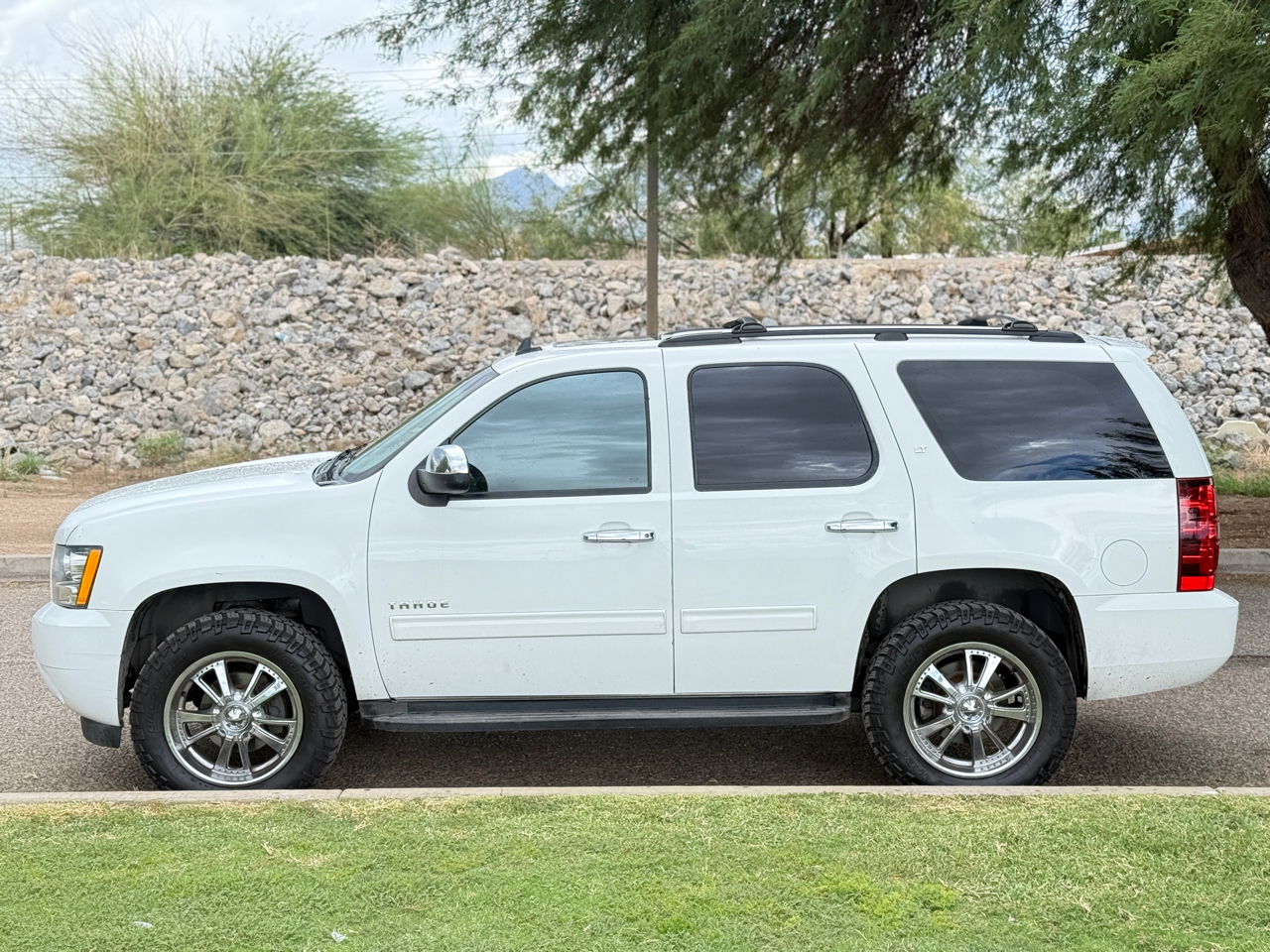 2012 Chevrolet Tahoe LT photo 2