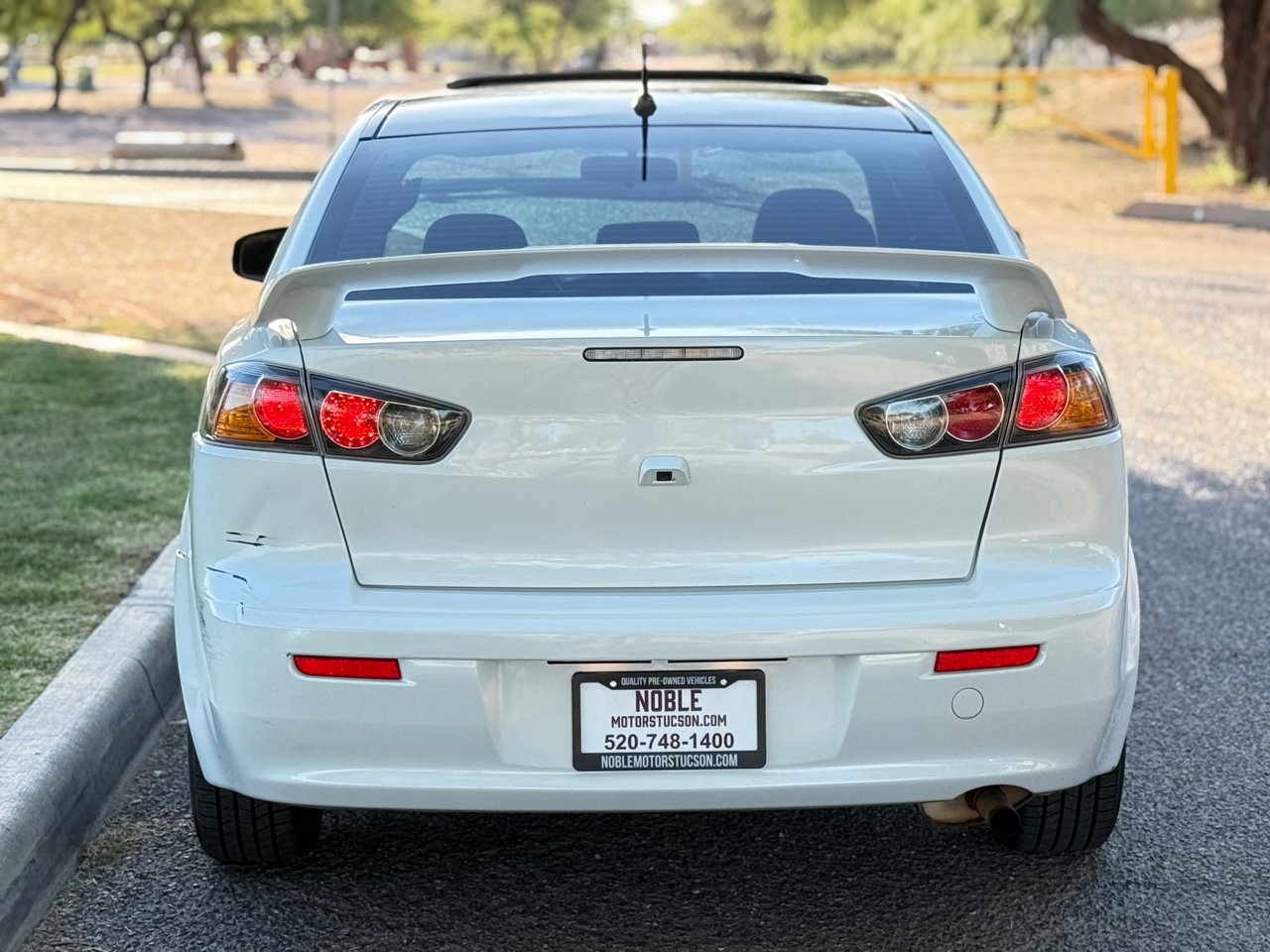 2017 Mitsubishi Lancer photo 4