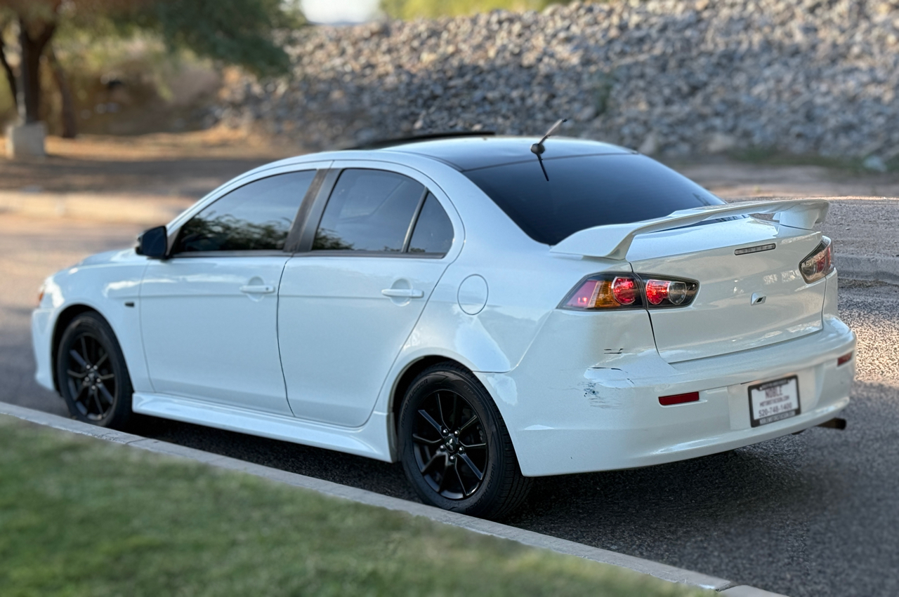 2017 Mitsubishi Lancer photo 3