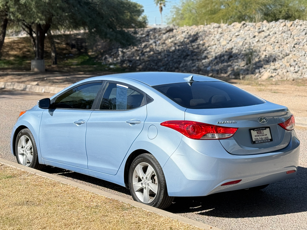2011 Hyundai Elantra GLS photo 2