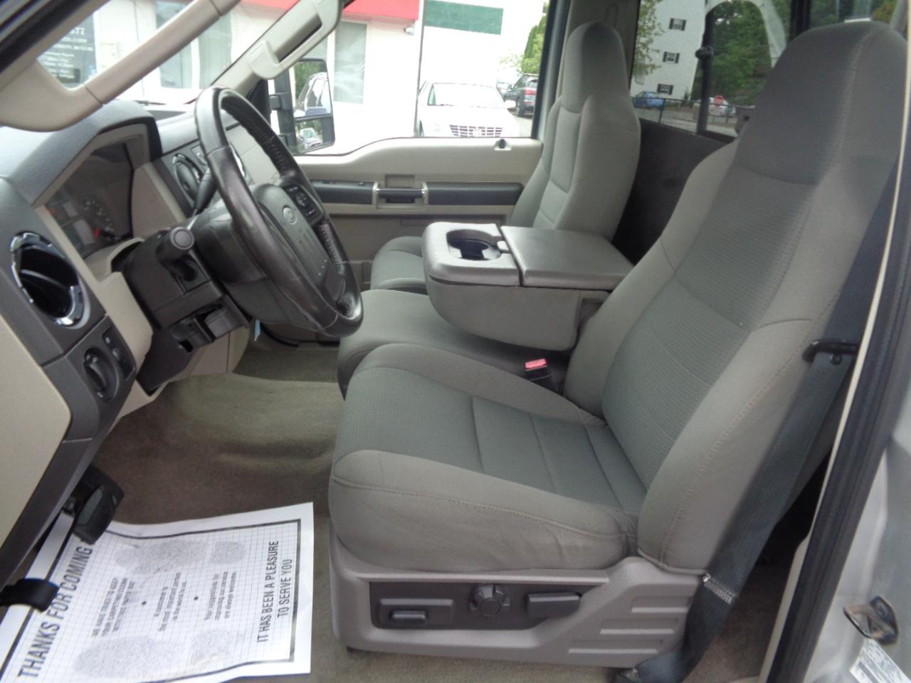 Ford Super Duty F-250 SRW 4WD Reg Cab 137" XLT 2010