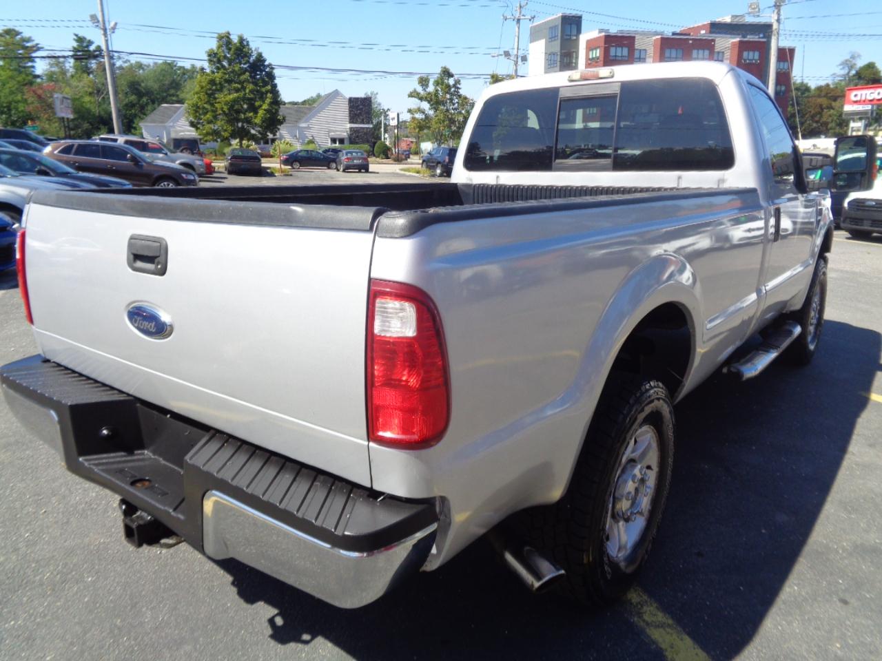 Ford Super Duty F-250 SRW 4WD Reg Cab 137" XLT 2010