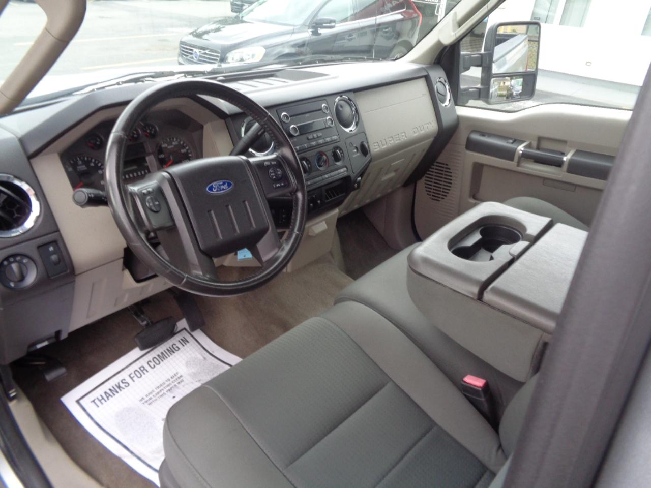 Ford Super Duty F-250 SRW 4WD Reg Cab 137" XLT 2010