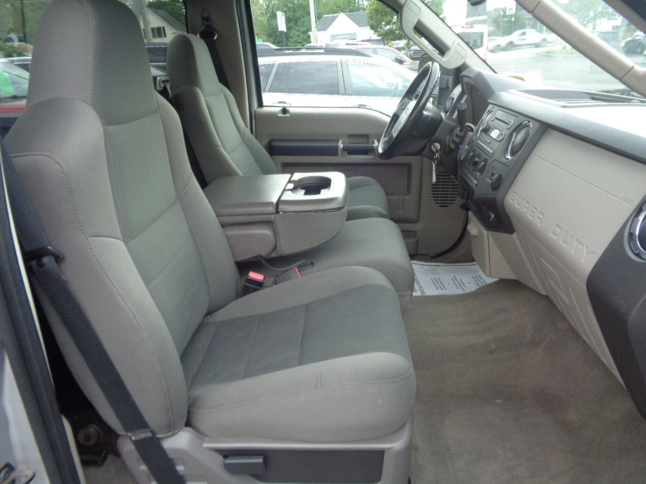 Ford Super Duty F-250 SRW 4WD Reg Cab 137" XLT 2010