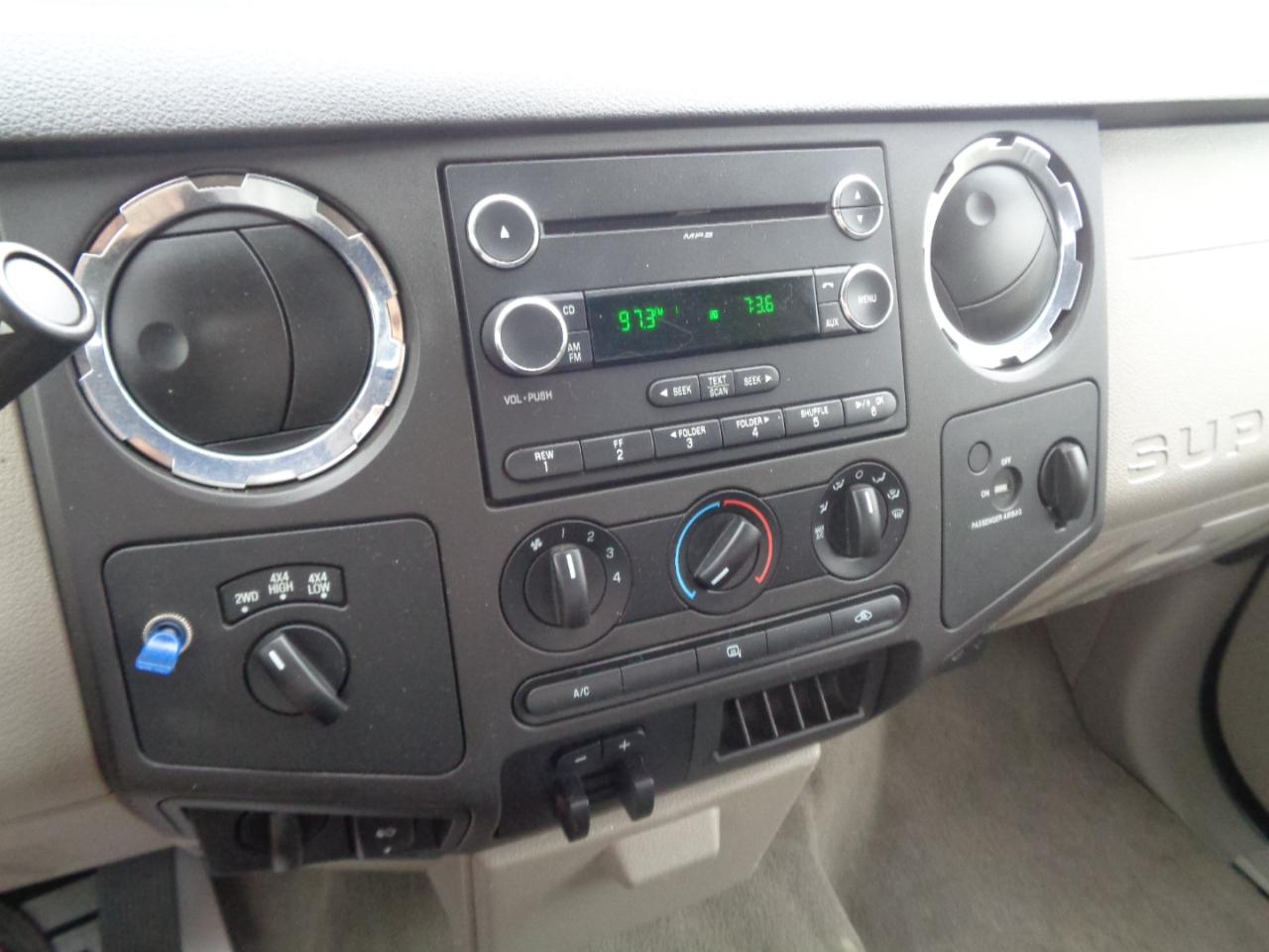Ford Super Duty F-250 SRW 4WD Reg Cab 137" XLT 2010