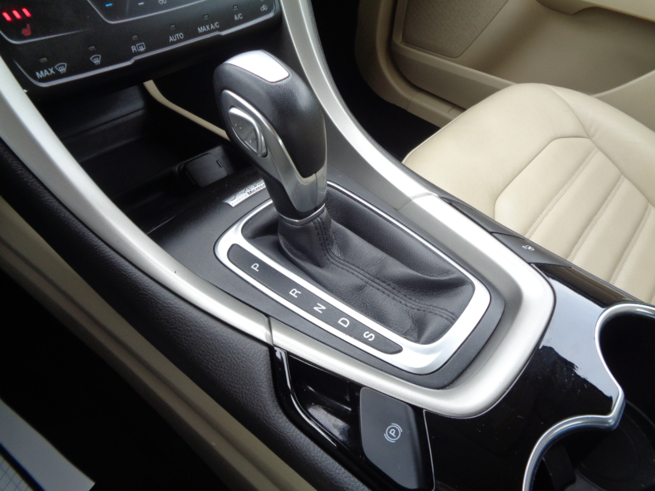 Ford Fusion 4dr Sdn SE FWD 2014