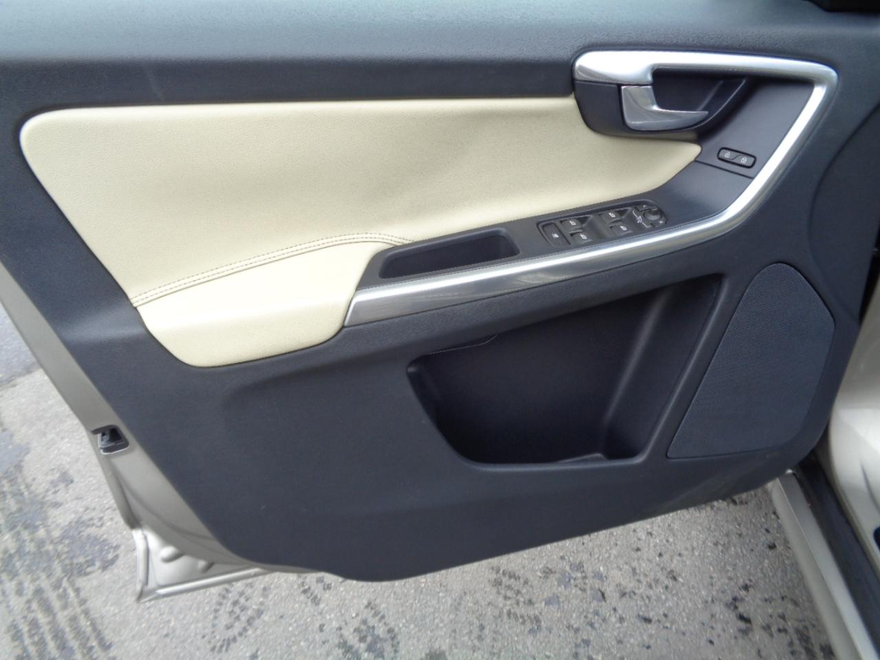 Volvo XC60 FWD 4dr T5 Drive-E Platinum 2016