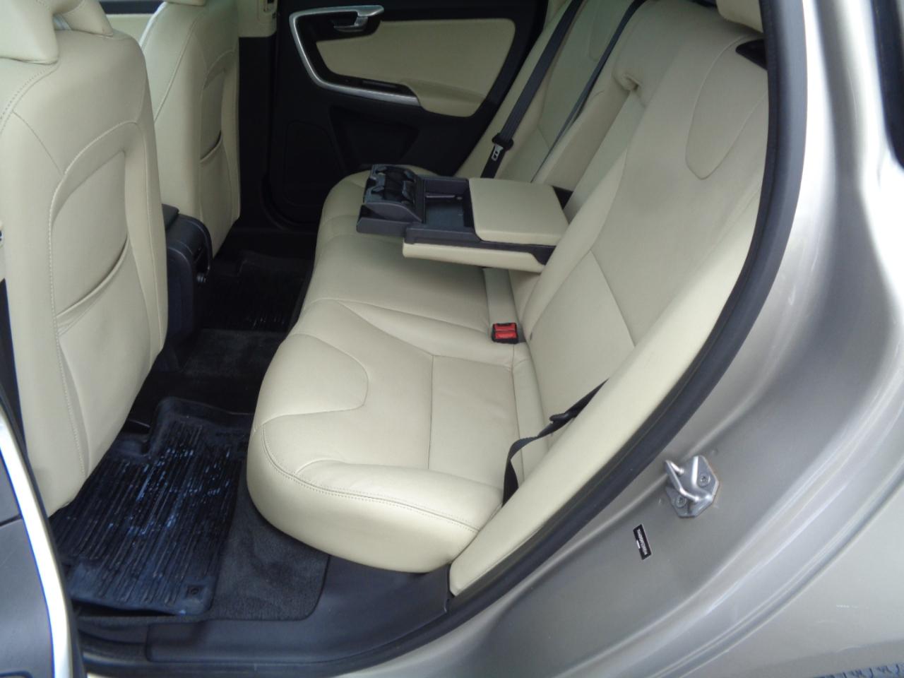 Volvo XC60 FWD 4dr T5 Drive-E Platinum 2016