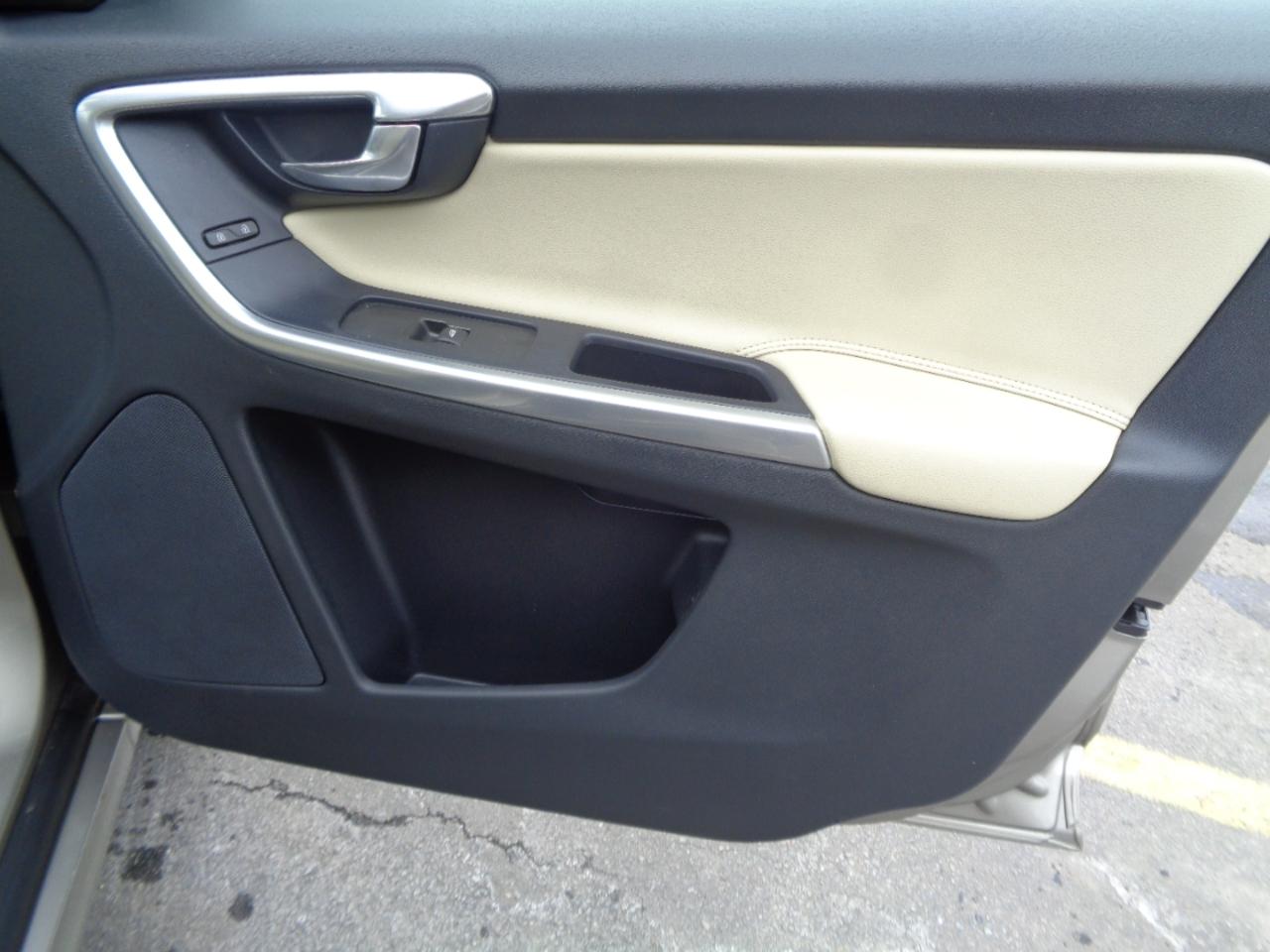 Volvo XC60 FWD 4dr T5 Drive-E Platinum 2016