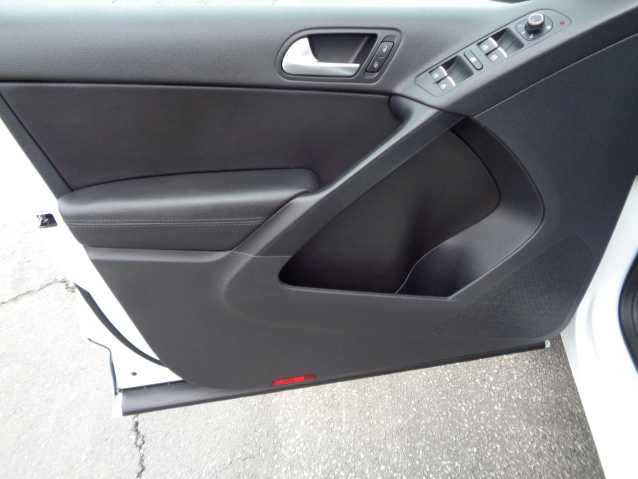 Volkswagen Tiguan 2.0T Sport FWD 2017