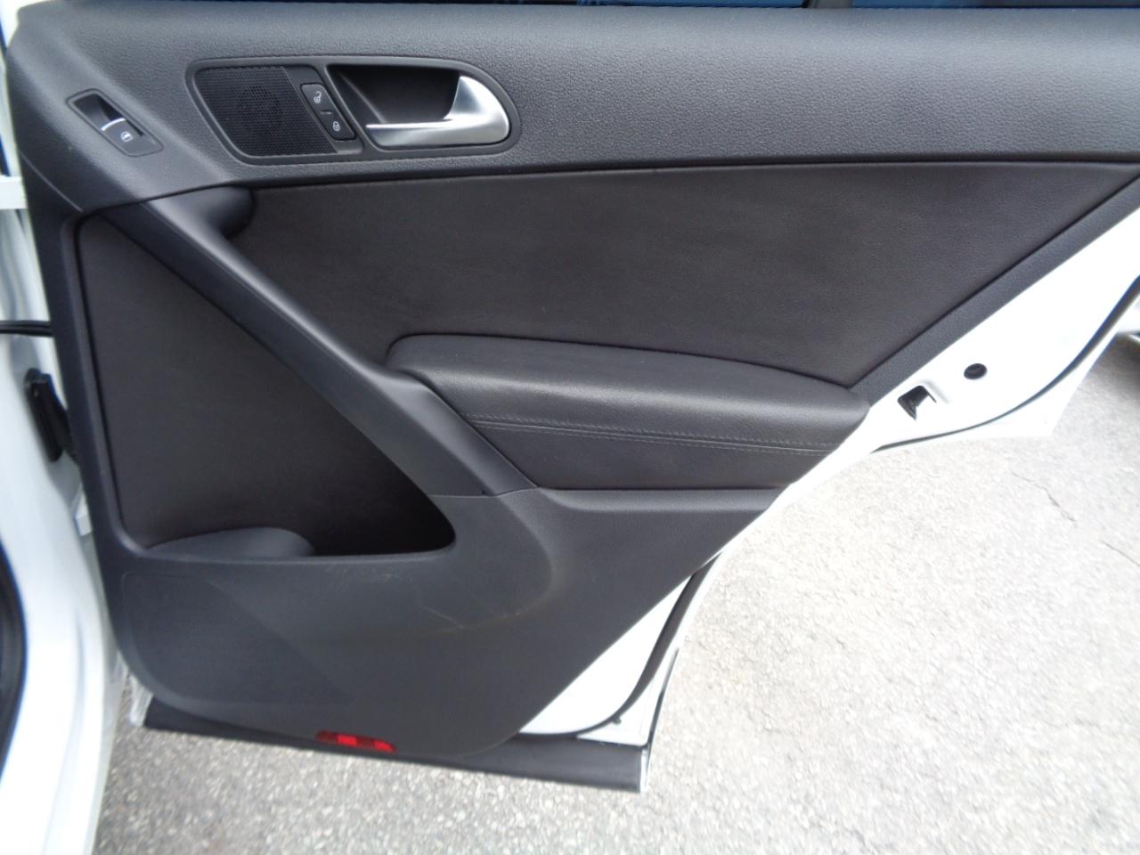 Volkswagen Tiguan 2.0T Sport FWD 2017