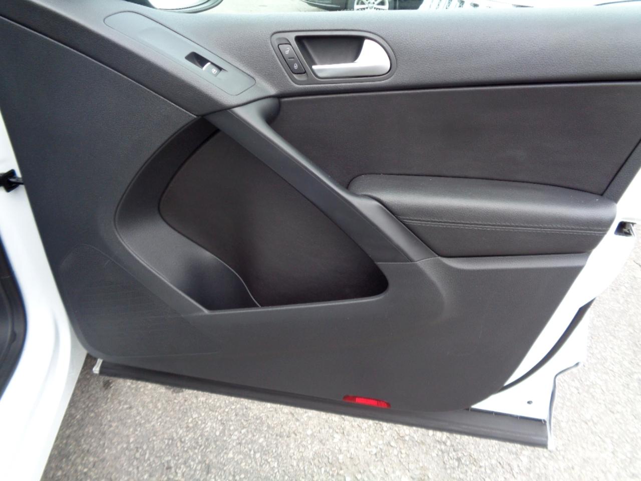 Volkswagen Tiguan 2.0T Sport FWD 2017