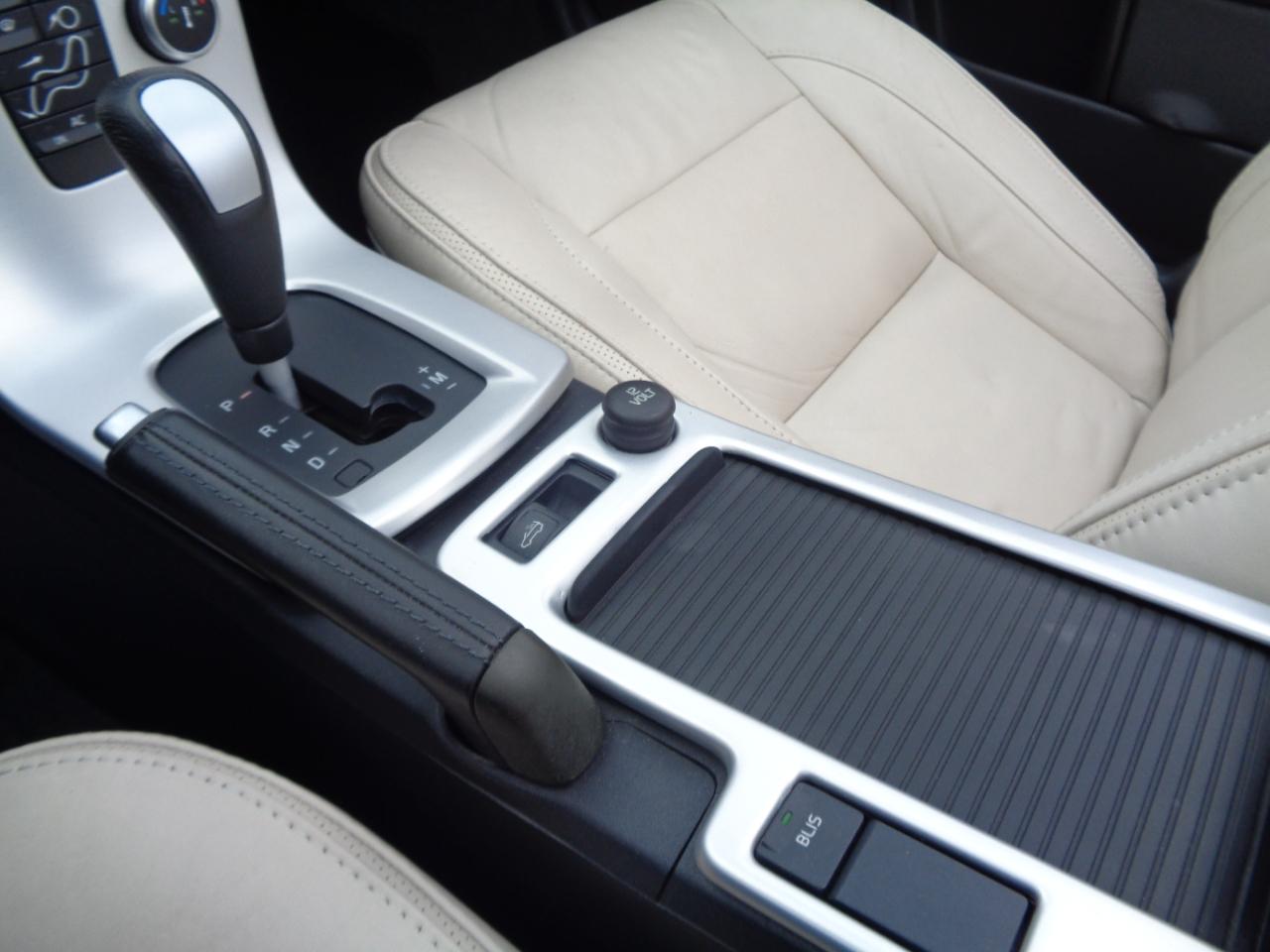 Volvo C70 2dr Conv Auto 2011