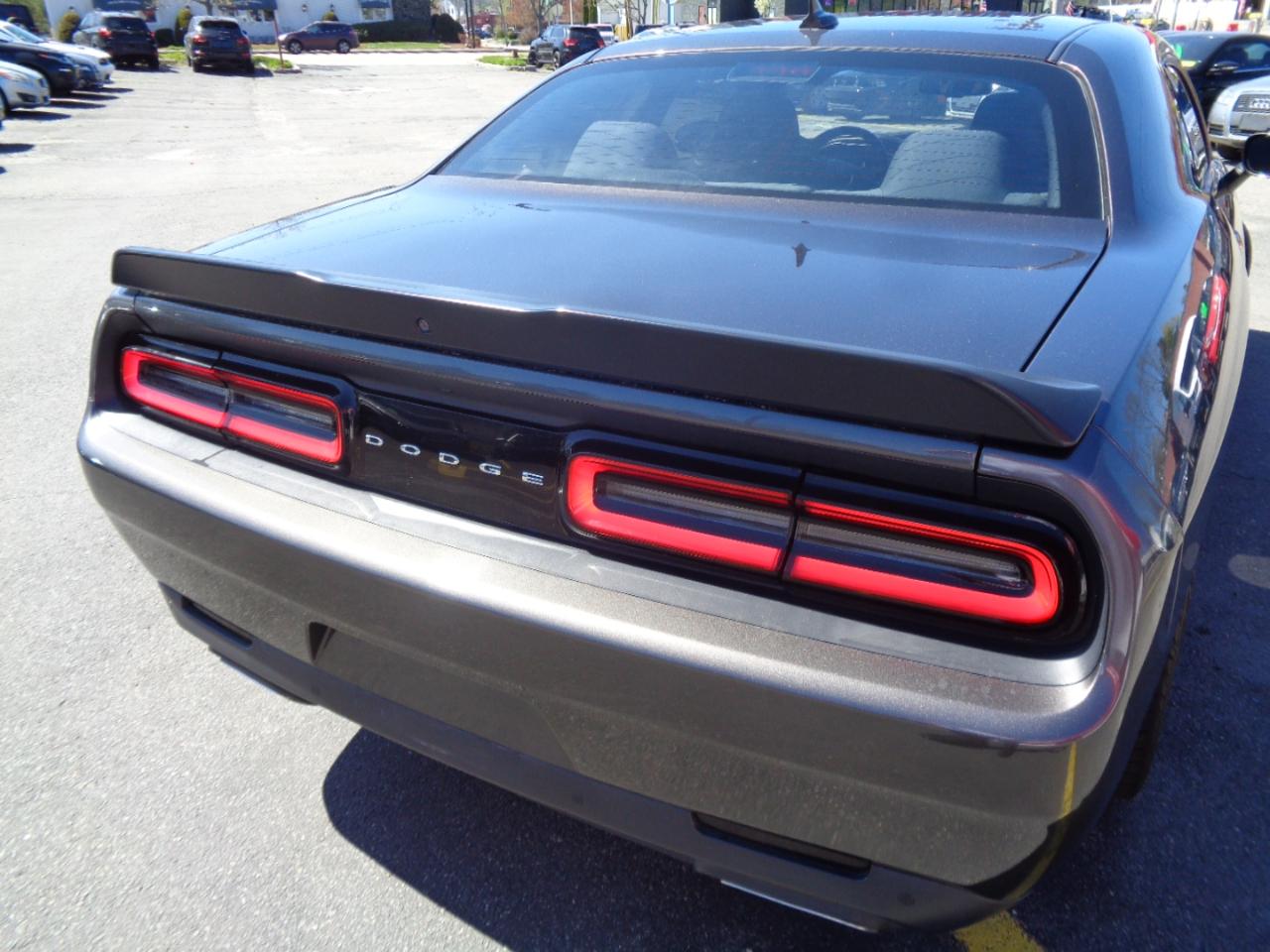 Dodge Challenger 2dr Cpe R/T Scat Pack 2016