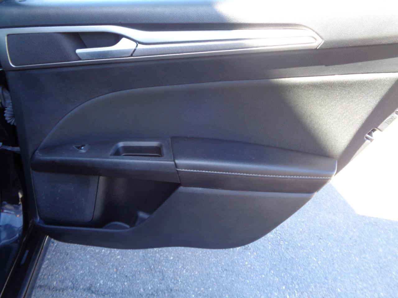 Ford Fusion SE FWD 2020