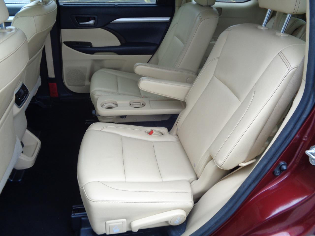 Toyota Highlander AWD 4dr V6 XLE (Natl) 2016