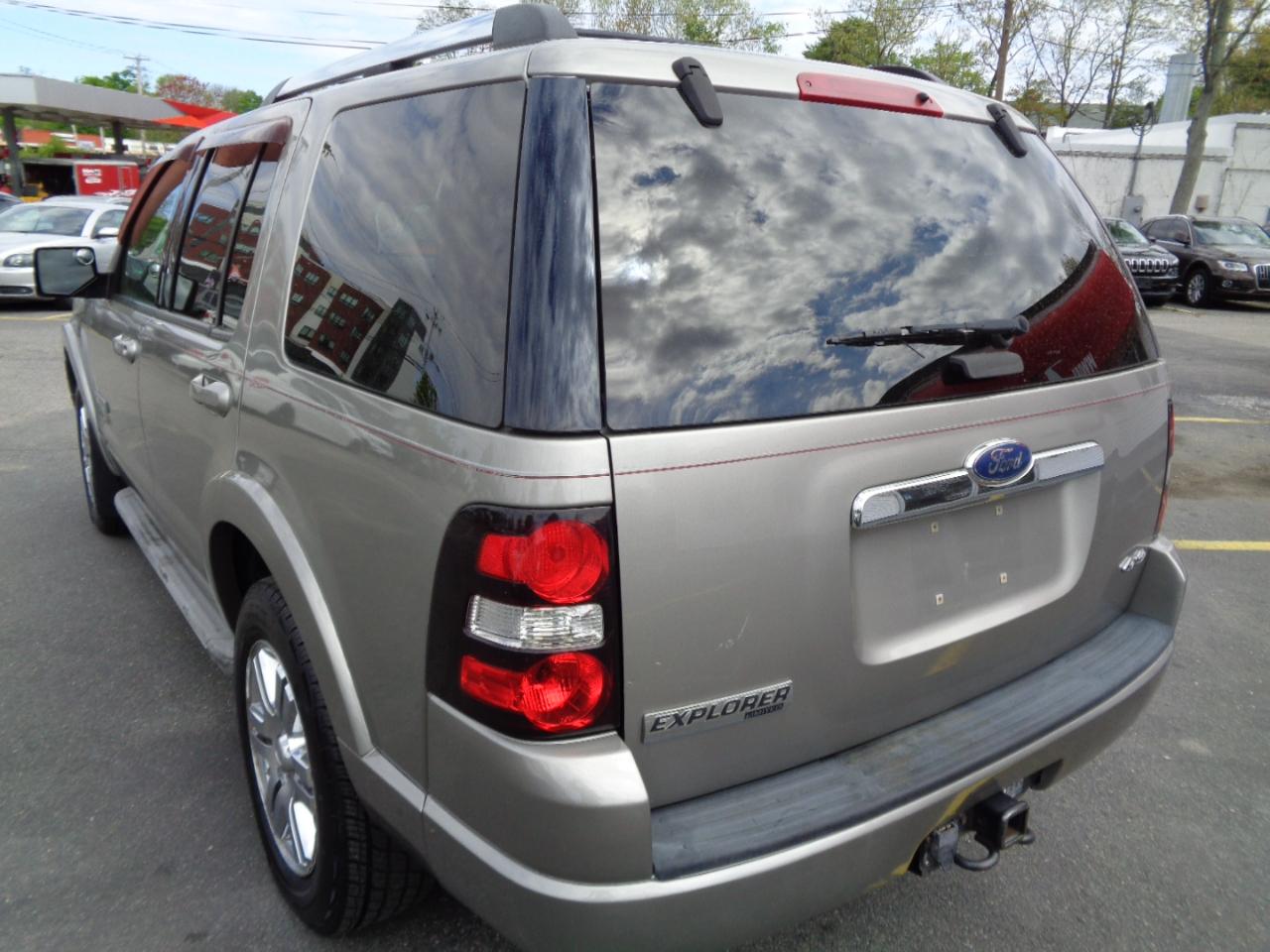 Ford Explorer 4WD 4dr V8 Limited 2008