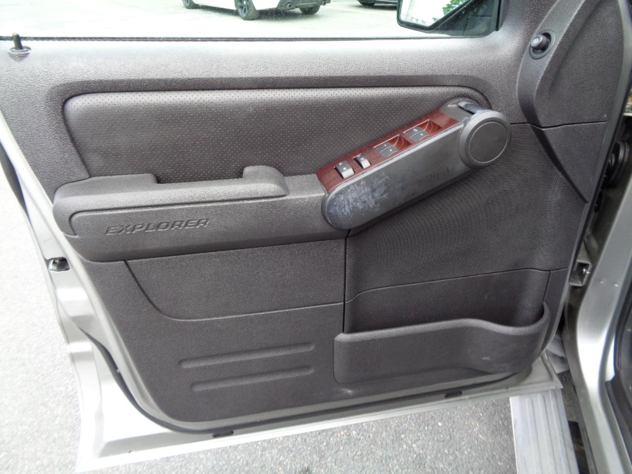 Ford Explorer 4WD 4dr V8 Limited 2008