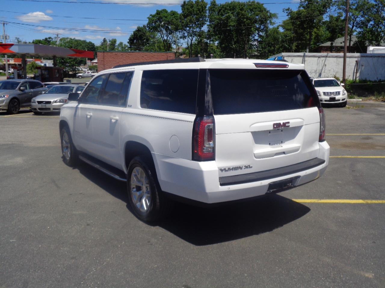 GMC Yukon XL 4WD 4dr SLE 2017