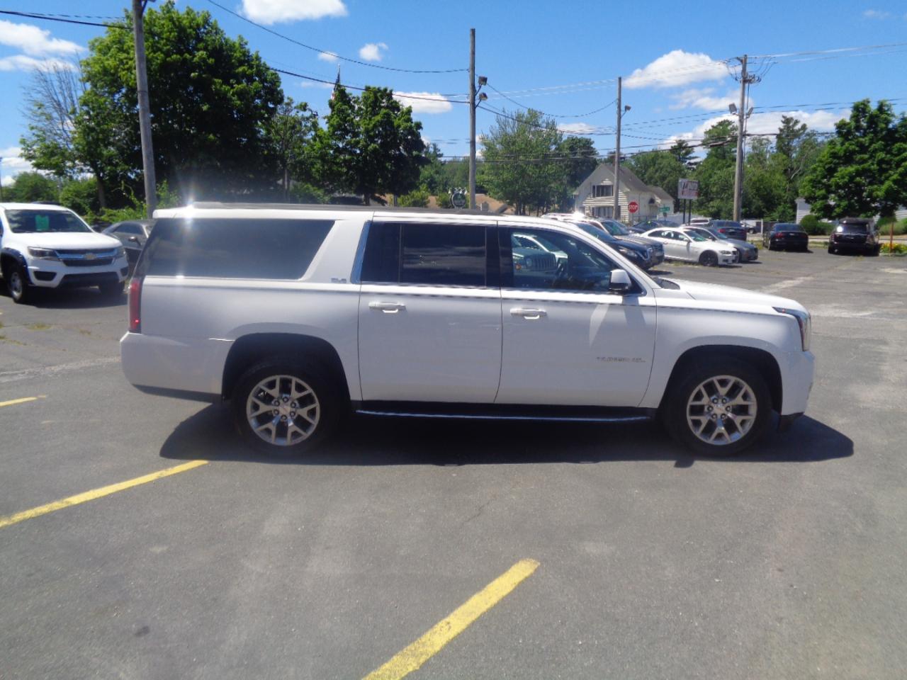 GMC Yukon XL 4WD 4dr SLE 2017