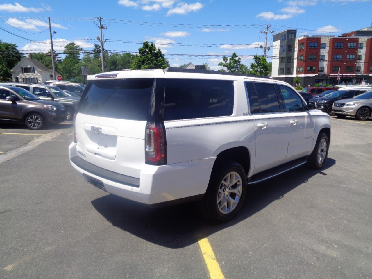 GMC Yukon XL 4WD 4dr SLE 2017