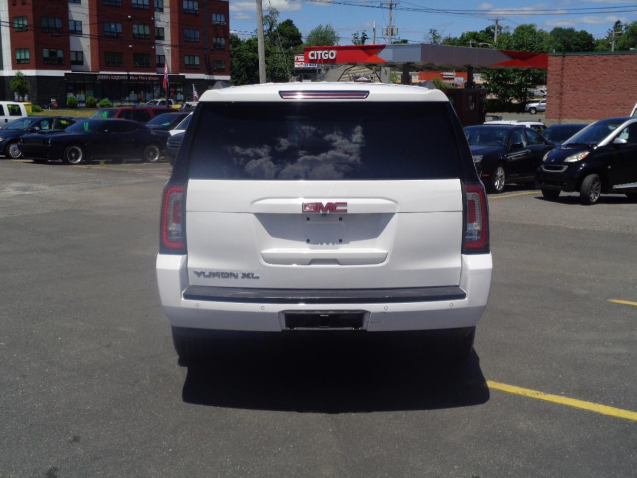 GMC Yukon XL 4WD 4dr SLE 2017
