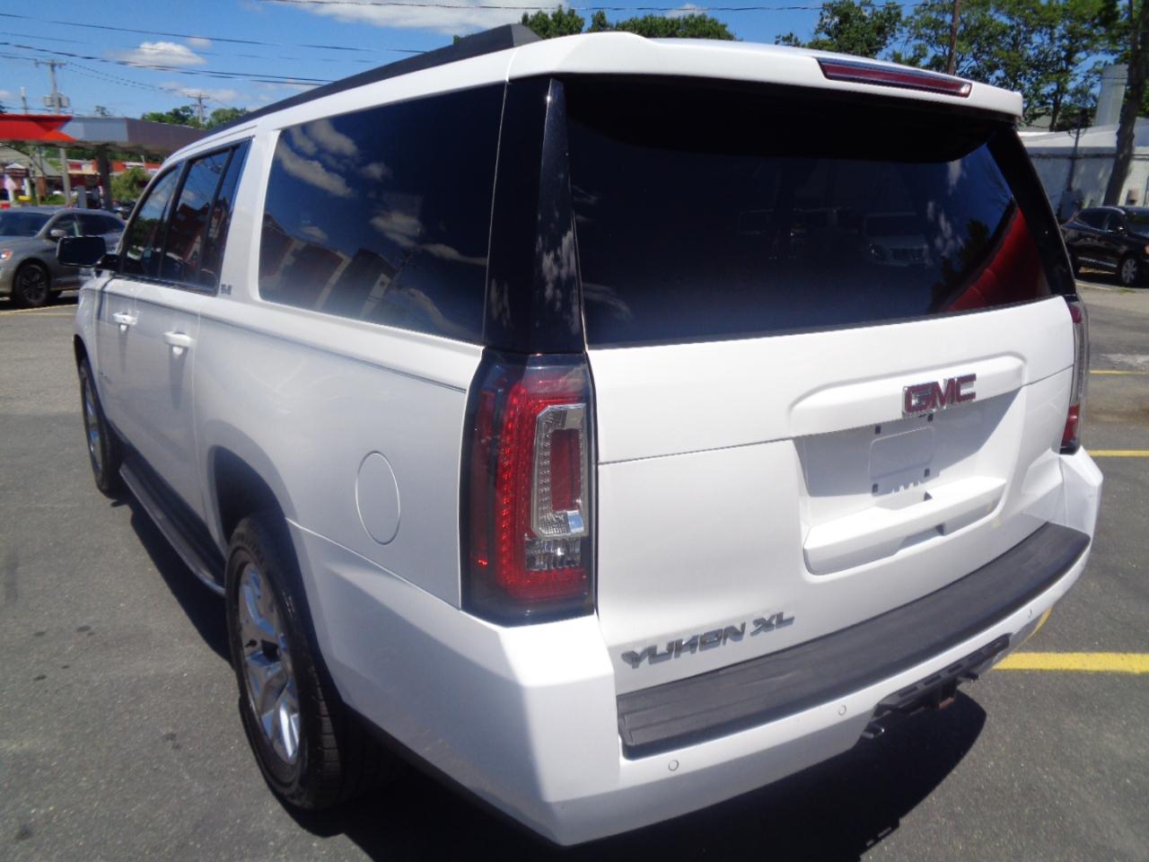 GMC Yukon XL 4WD 4dr SLE 2017