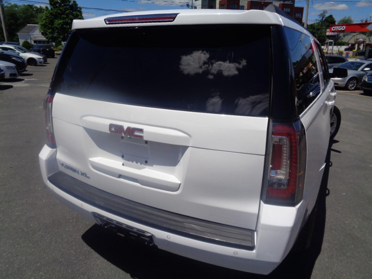 GMC Yukon XL 4WD 4dr SLE 2017
