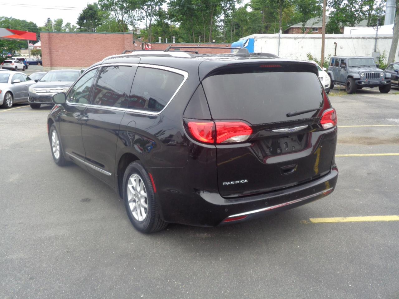 Chrysler Pacifica Touring L FWD 2020