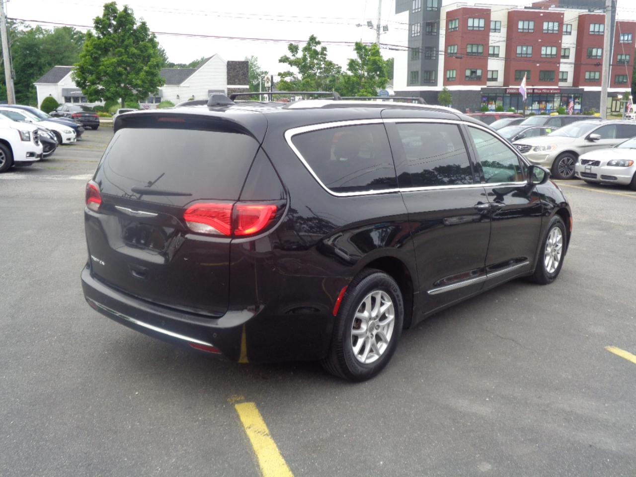Chrysler Pacifica Touring L FWD 2020