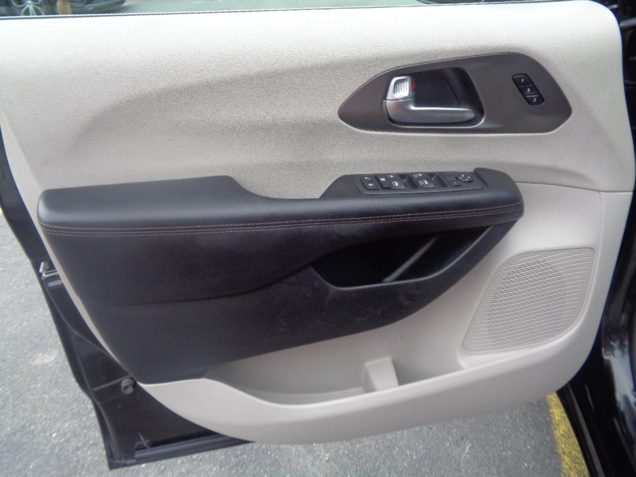 Chrysler Pacifica Touring L FWD 2020