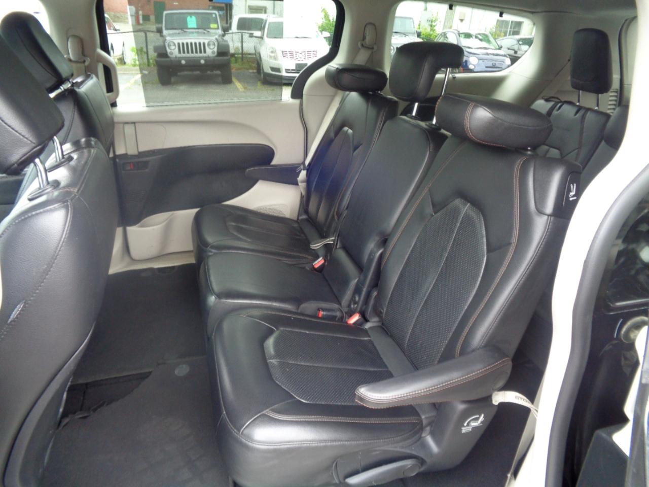Chrysler Pacifica Touring L FWD 2020