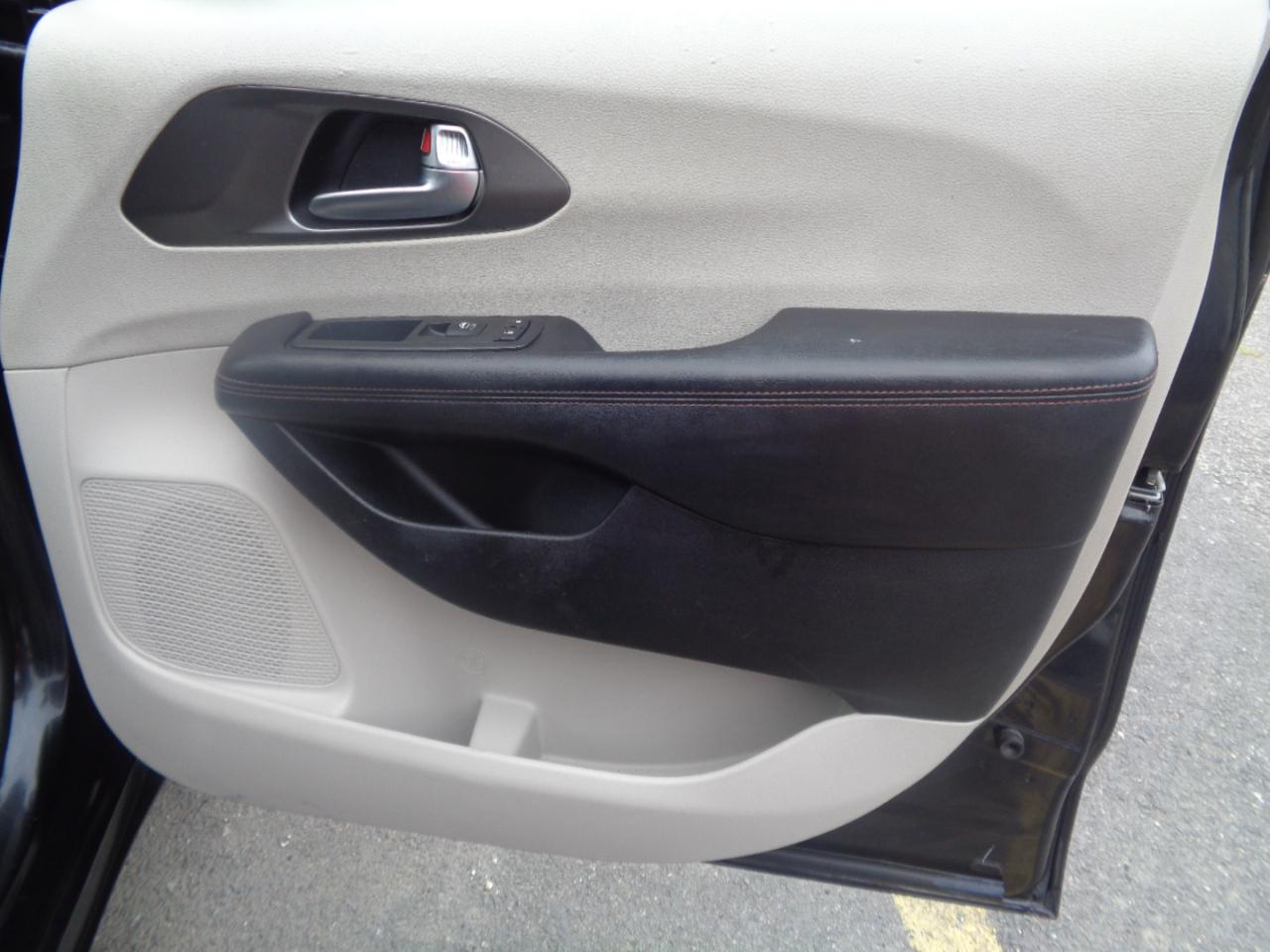 Chrysler Pacifica Touring L FWD 2020