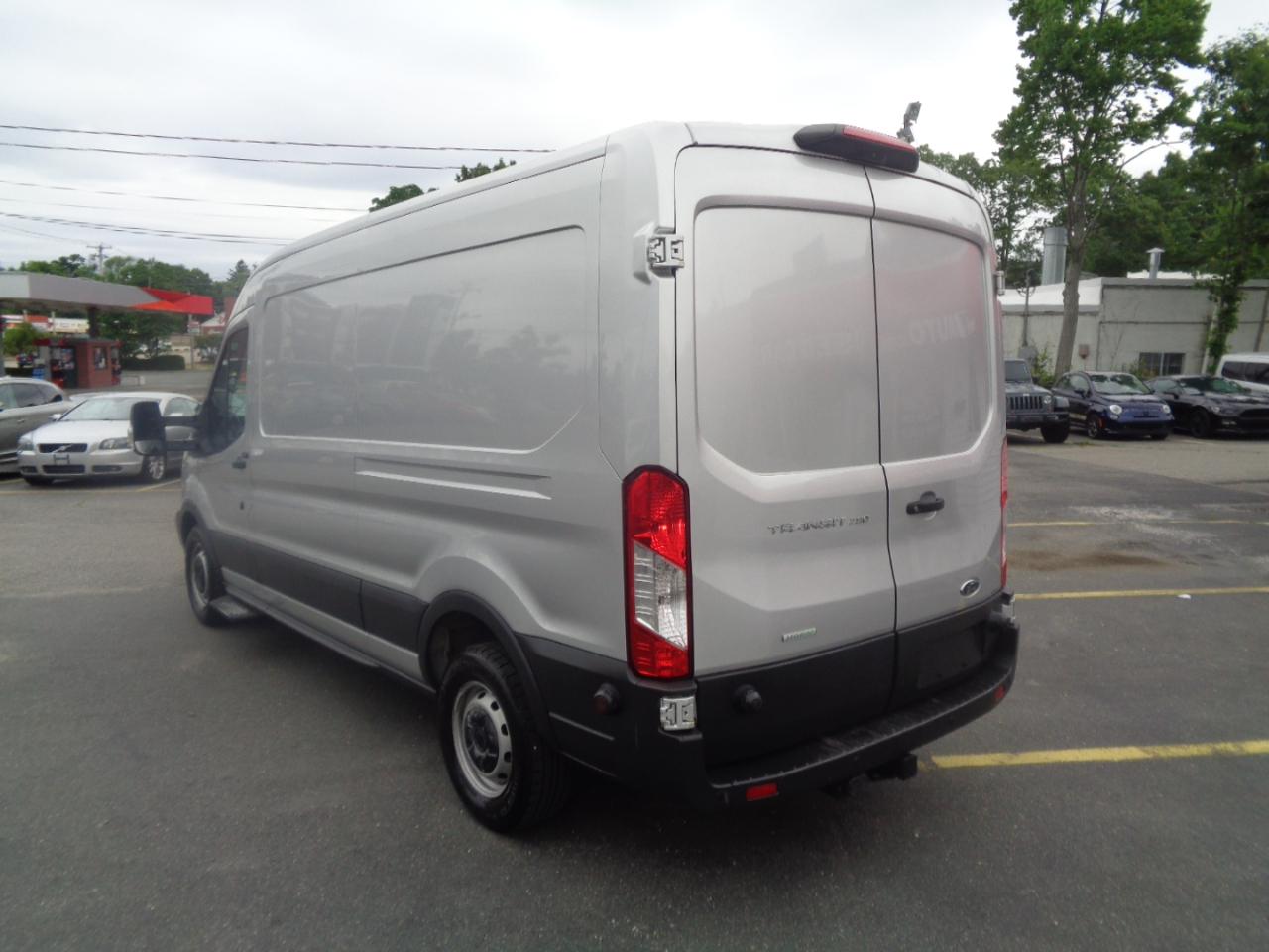 Ford Transit Van T-250 148" Med Rf 9000 GVWR Sliding RH Dr 2018