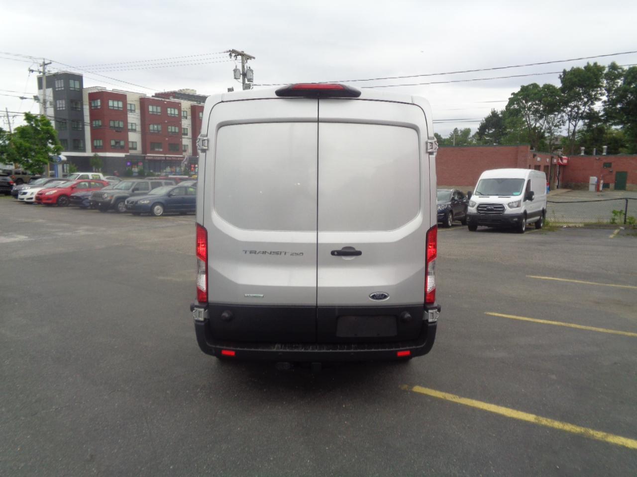 Ford Transit Van T-250 148" Med Rf 9000 GVWR Sliding RH Dr 2018