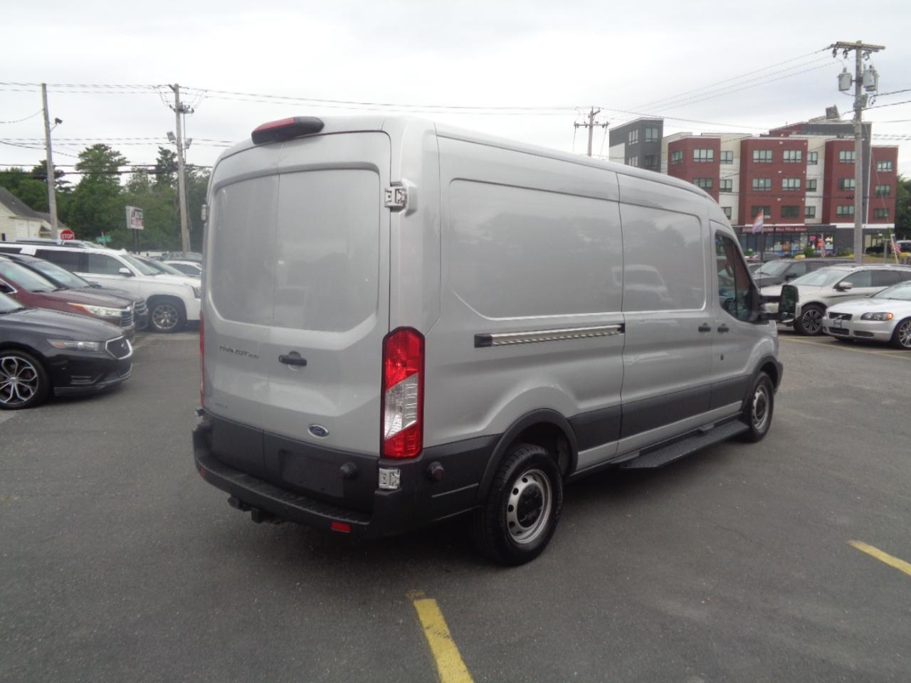 Ford Transit Van T-250 148" Med Rf 9000 GVWR Sliding RH Dr 2018