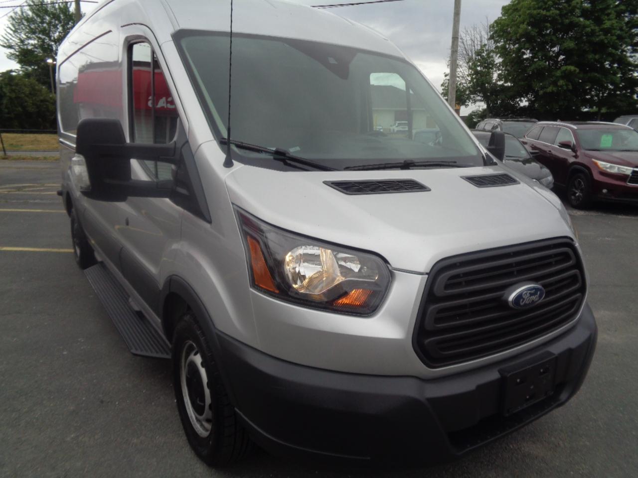 Ford Transit Van T-250 148" Med Rf 9000 GVWR Sliding RH Dr 2018