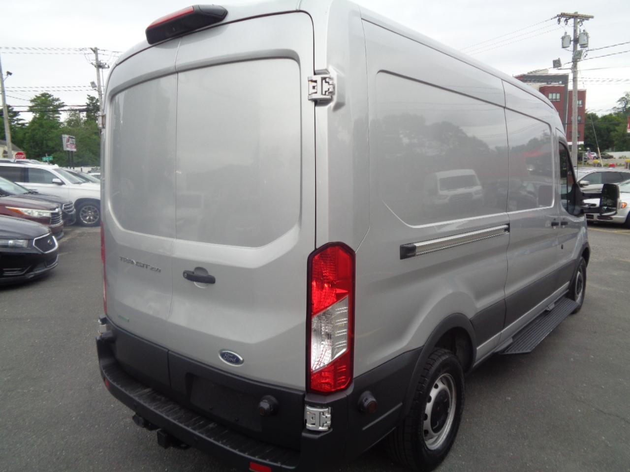 Ford Transit Van T-250 148" Med Rf 9000 GVWR Sliding RH Dr 2018