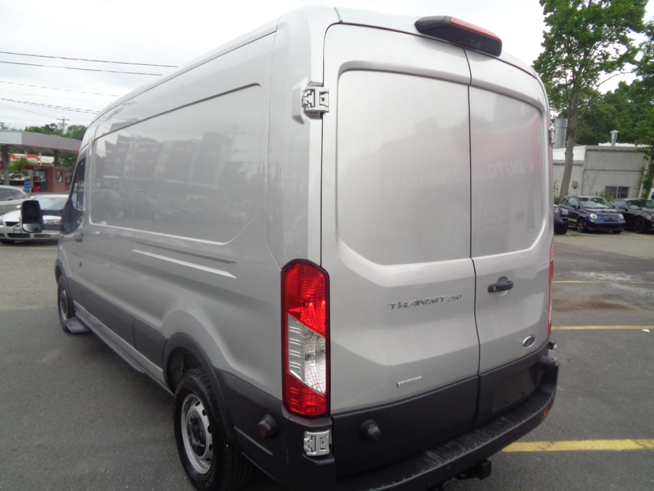 Ford Transit Van T-250 148" Med Rf 9000 GVWR Sliding RH Dr 2018