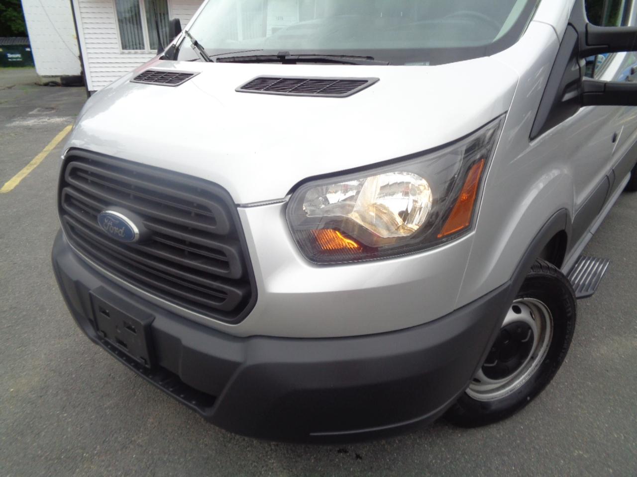 Ford Transit Van T-250 148" Med Rf 9000 GVWR Sliding RH Dr 2018