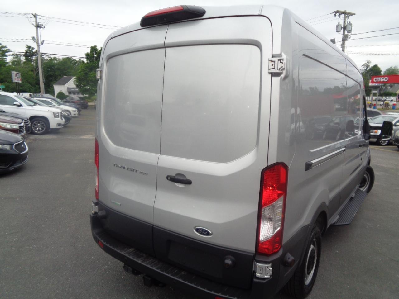 Ford Transit Van T-250 148" Med Rf 9000 GVWR Sliding RH Dr 2018