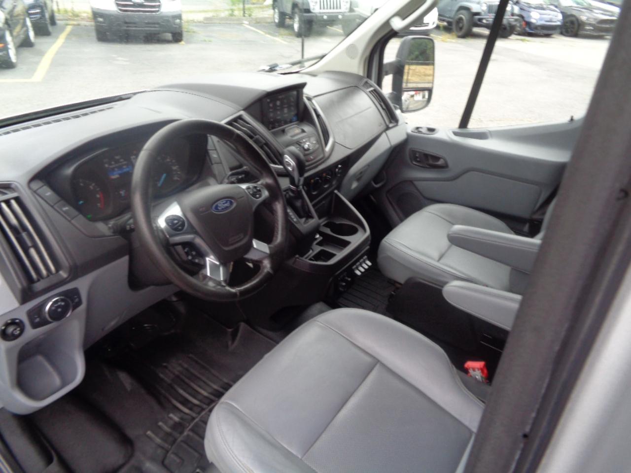 Ford Transit Van T-250 148" Med Rf 9000 GVWR Sliding RH Dr 2018