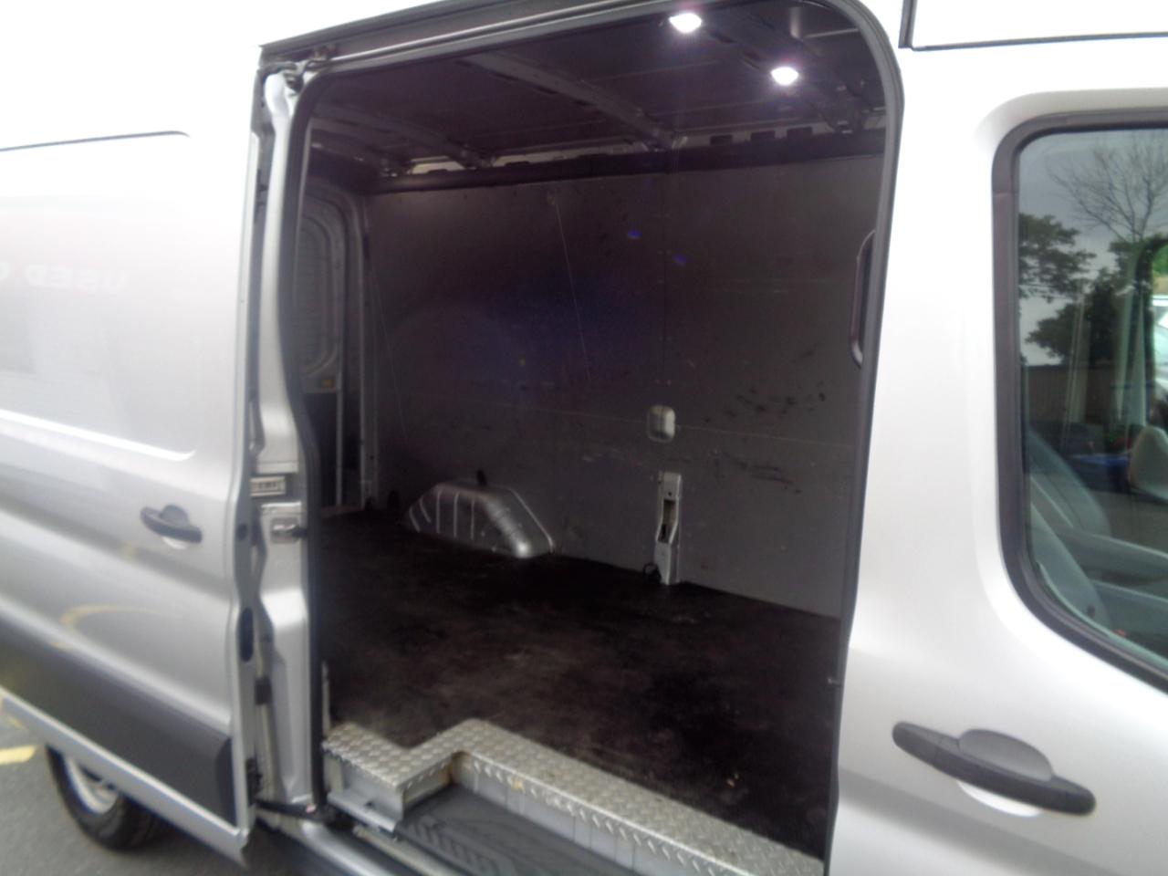 Ford Transit Van T-250 148" Med Rf 9000 GVWR Sliding RH Dr 2018