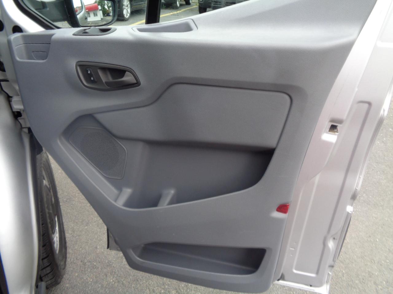 Ford Transit Van T-250 148" Med Rf 9000 GVWR Sliding RH Dr 2018