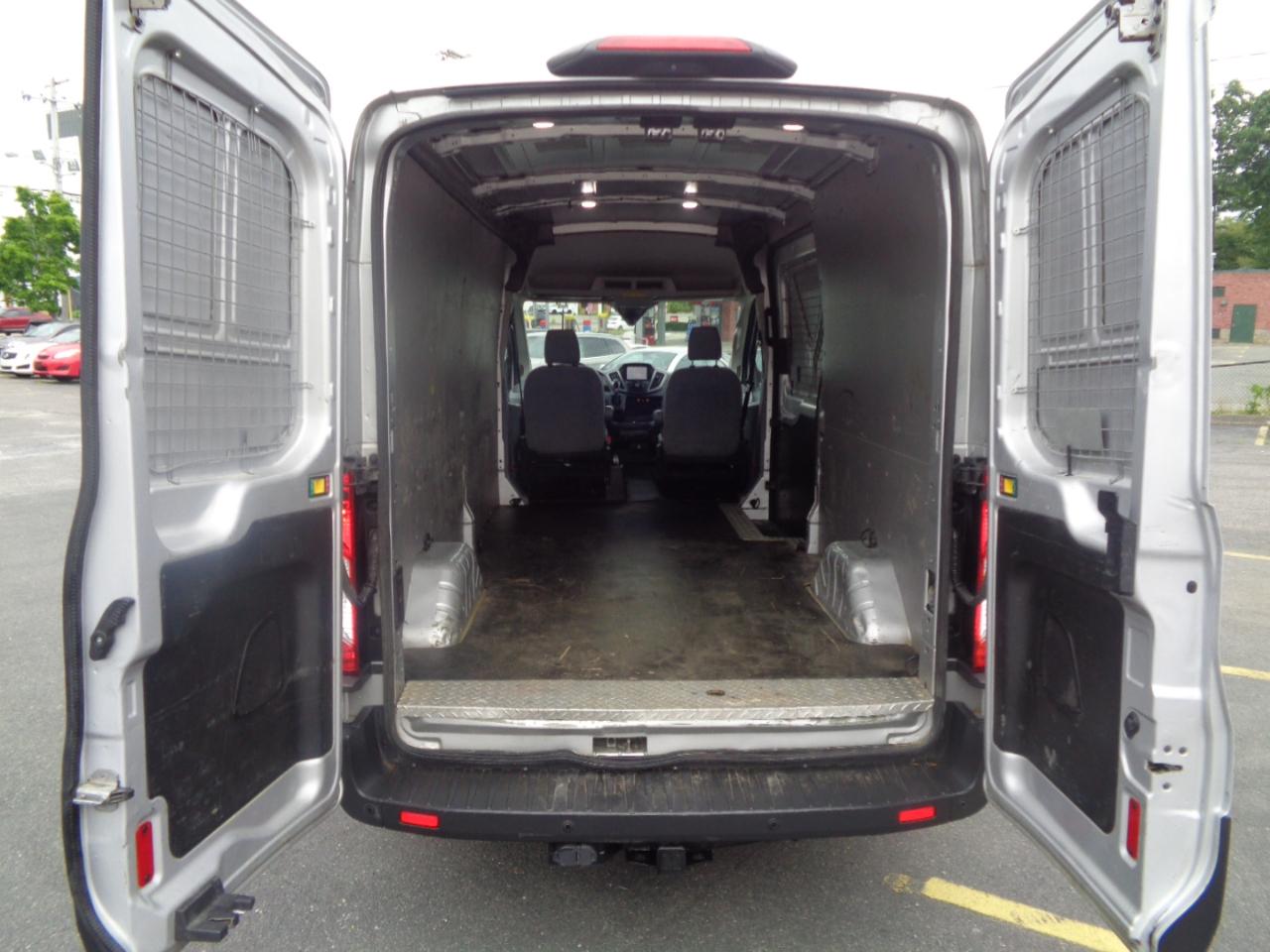 Ford Transit Van T-250 148" Med Rf 9000 GVWR Sliding RH Dr 2018
