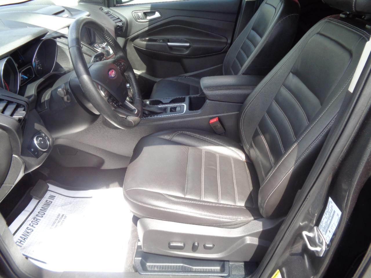 Ford Escape Titanium 4WD 2017