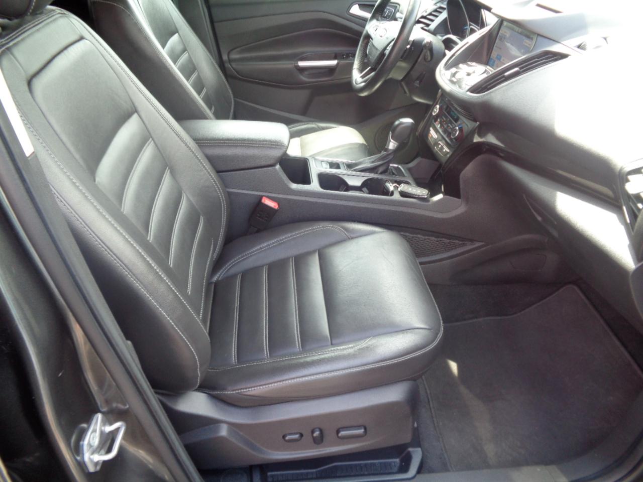 Ford Escape Titanium 4WD 2017