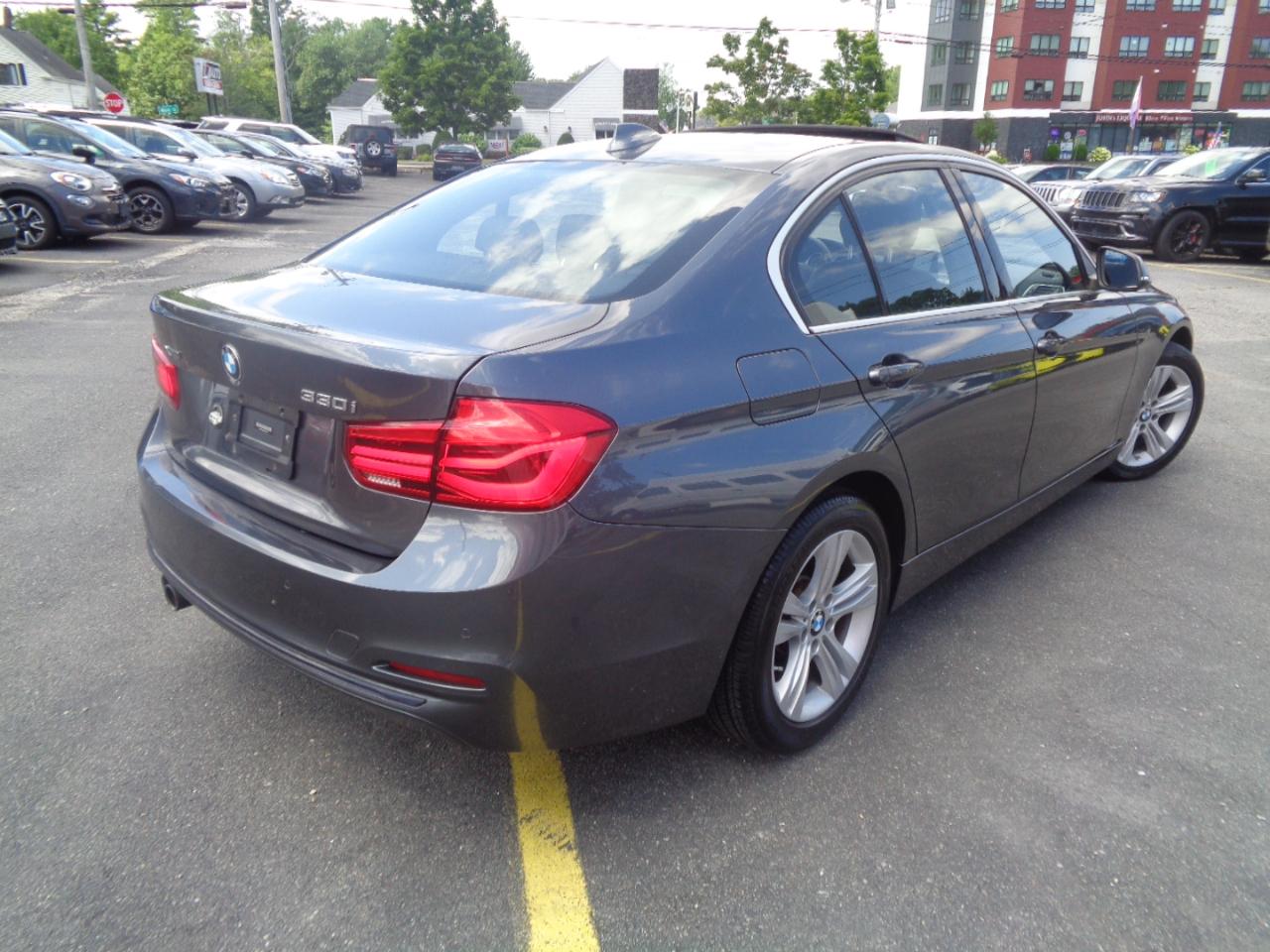 BMW 3 Series 330i xDrive Sedan 2017