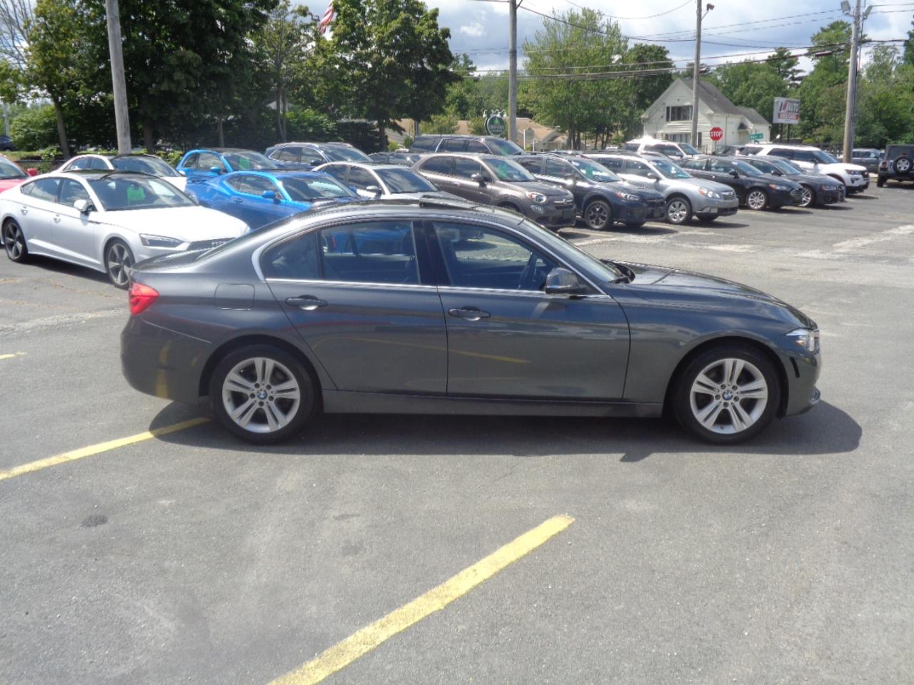 BMW 3 Series 330i xDrive Sedan 2017